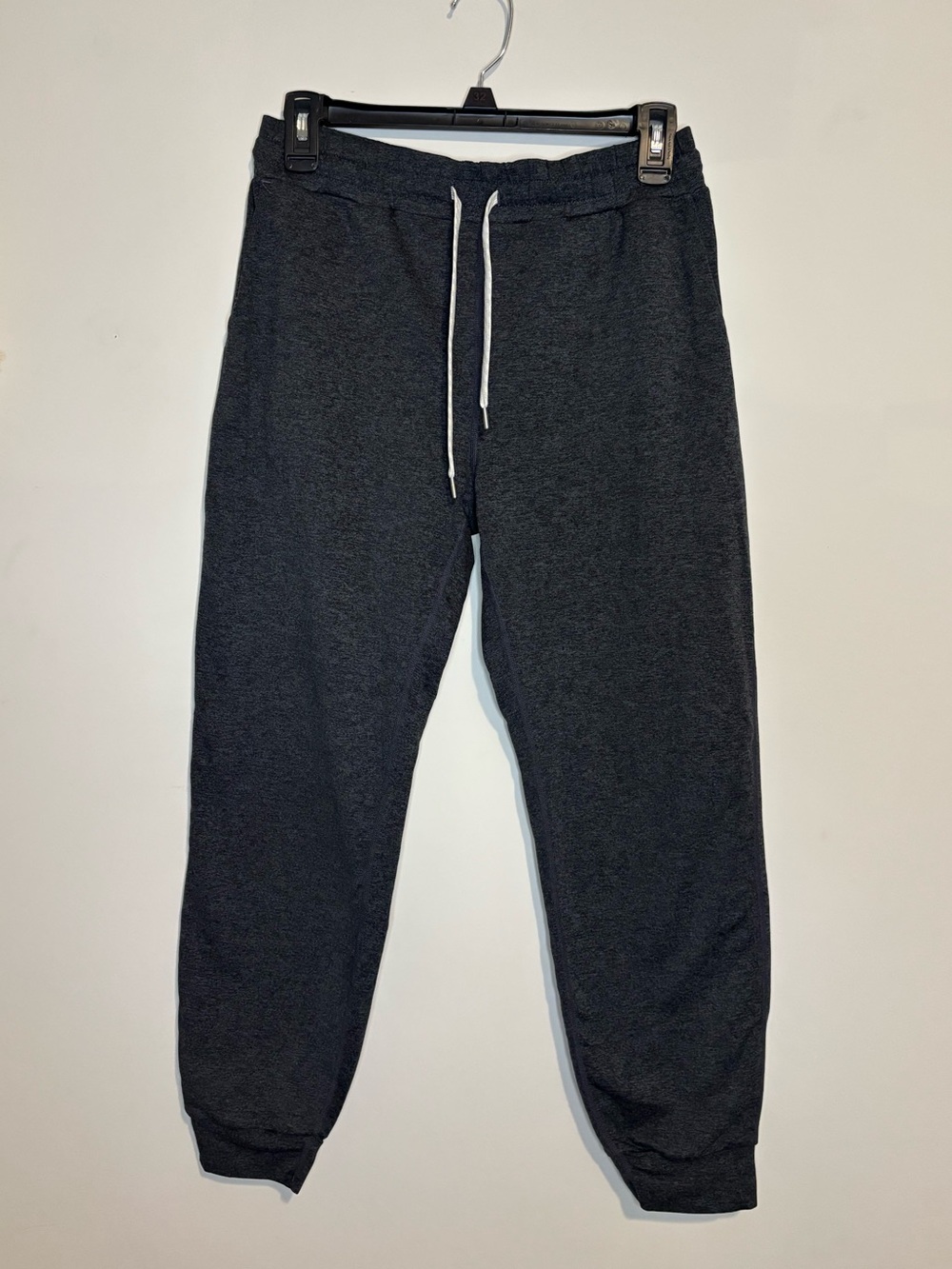 EUC - Vuori Women’s Performance Jogger in Charcoal - Size: Small - Picture 2 of 3